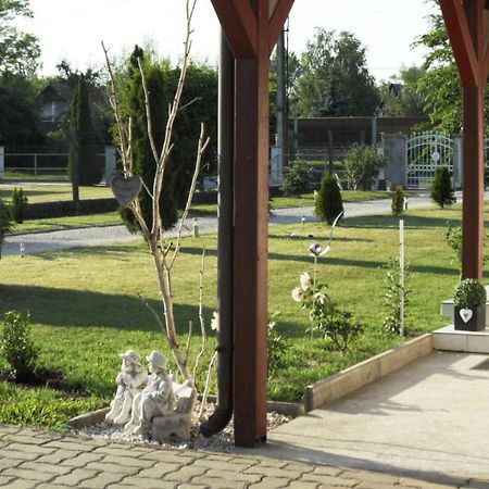 Ferienhaus Am Plattensee Balatonmariafurdo Luaran gambar