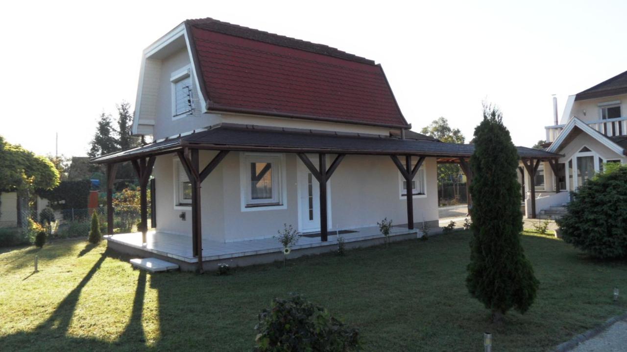 Ferienhaus Am Plattensee Balatonmariafurdo Luaran gambar