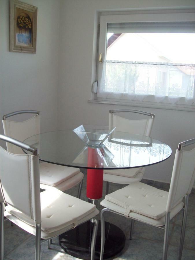 Ferienhaus Am Plattensee Balatonmariafurdo Luaran gambar