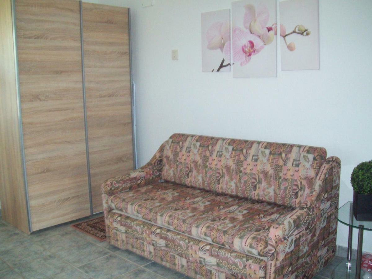 Ferienhaus Am Plattensee Balatonmariafurdo Luaran gambar