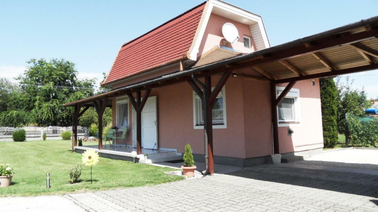 Ferienhaus Am Plattensee Balatonmariafurdo Luaran gambar