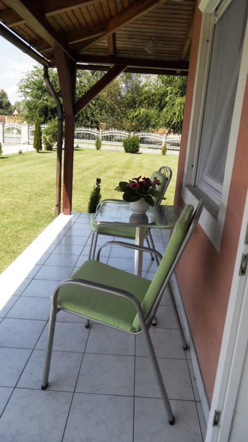 Ferienhaus Am Plattensee Balatonmariafurdo Luaran gambar