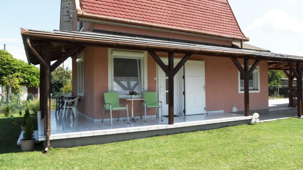 Ferienhaus Am Plattensee Balatonmariafurdo Luaran gambar