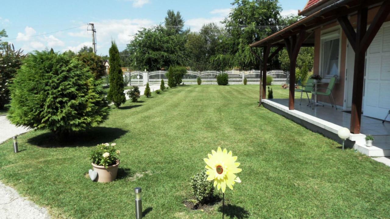 Ferienhaus Am Plattensee Balatonmariafurdo Luaran gambar